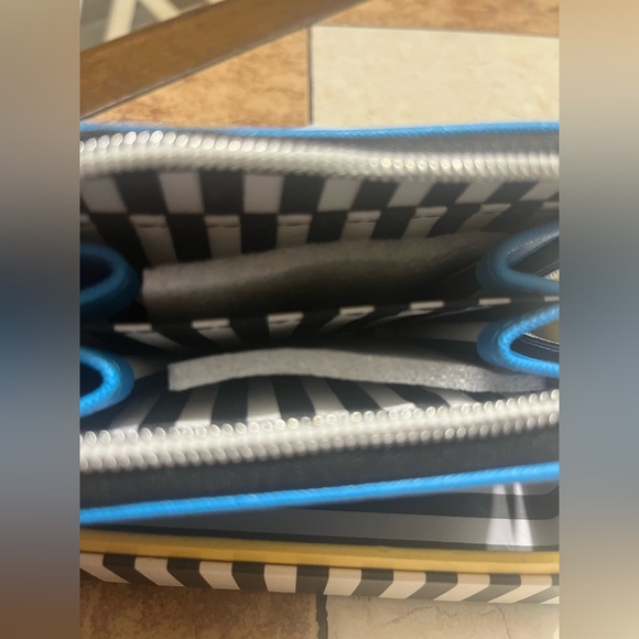 Marc Tetro Blue Dog Wallet - Picture 2 of 3